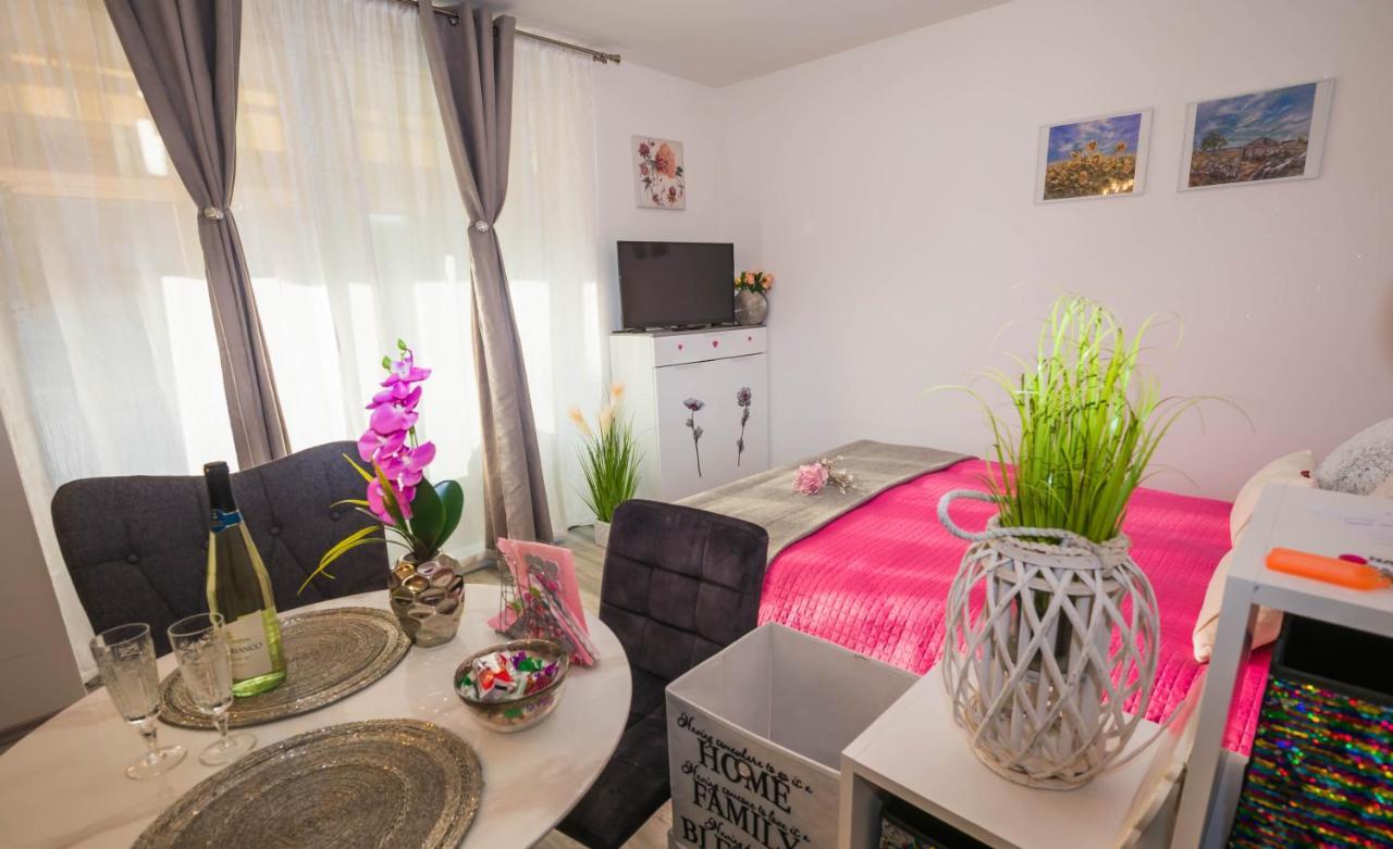 Apartments Mary & Free Parking Rovinj Eksteriør bilde